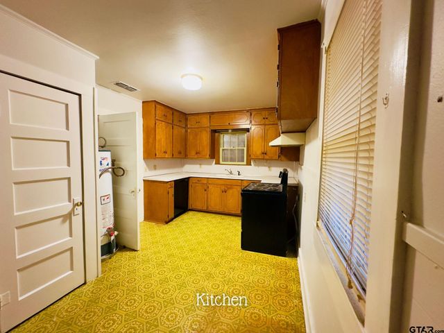 424 W Blackbourn St, Hawkins, TX 75765