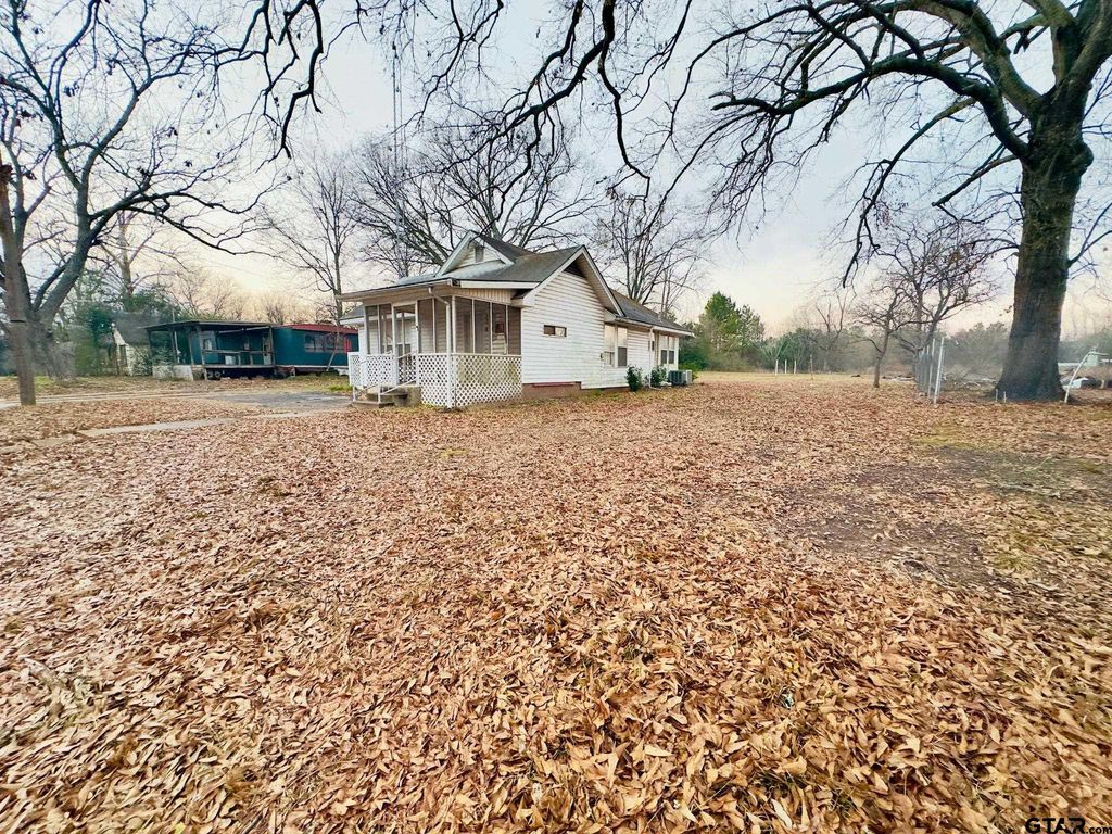 424 W Blackbourn St, Hawkins, TX 75765