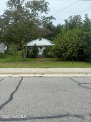 330 S Stephens Street, Southern Pines, NC 28387
