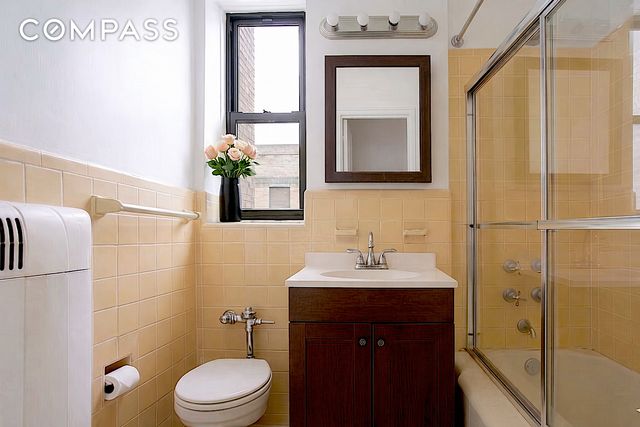 303 E 37th St Apt 3B, New York City, NY 10016