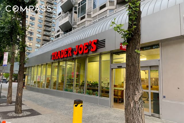 303 E 37th St Apt 3B, New York City, NY 10016