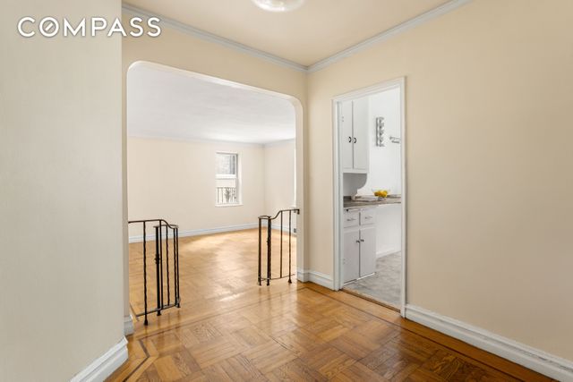 303 E 37th St Apt 3B, New York City, NY 10016