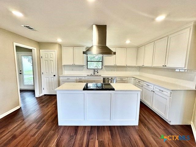 505 N 16th Street, Port O'connor, TX 77982