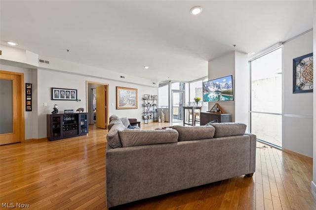 701 W Lakeside Avenue 803, Cleveland, OH 44113