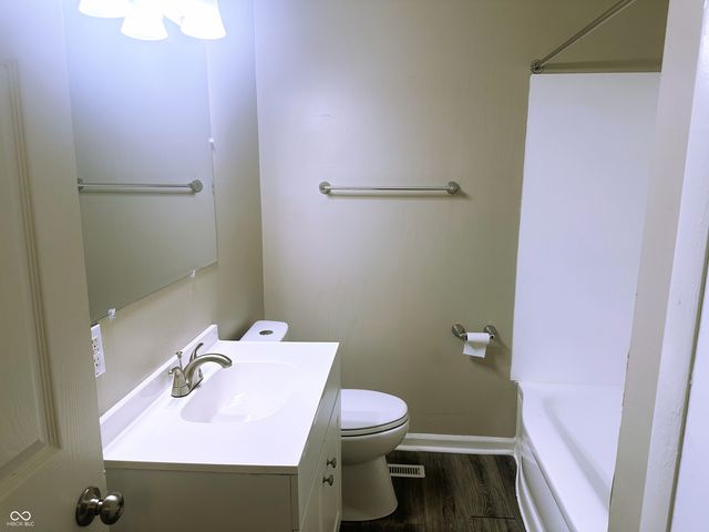 6108 Roselawn Drive, Indianapolis, IN 46226