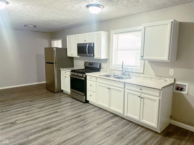 6108 Roselawn Drive, Indianapolis, IN 46226