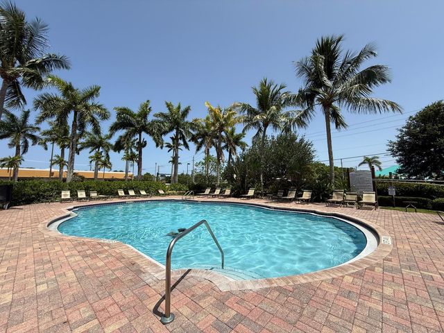 3569 Forest Hill Boulevard 110, Palm Springs, FL 33406