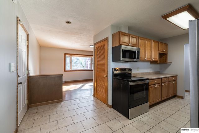 101 Crestridge Drive, Bellevue, NE 68005