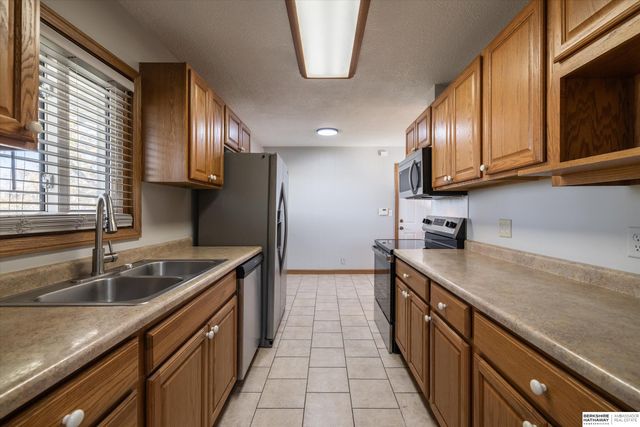 101 Crestridge Drive, Bellevue, NE 68005