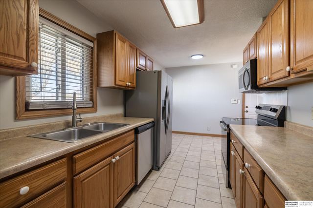 101 Crestridge Drive, Bellevue, NE 68005