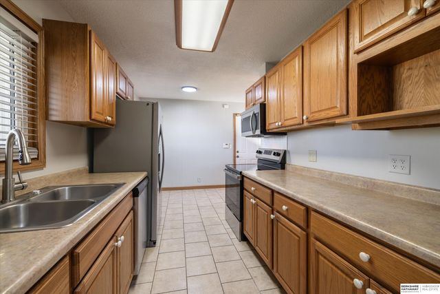 101 Crestridge Drive, Bellevue, NE 68005