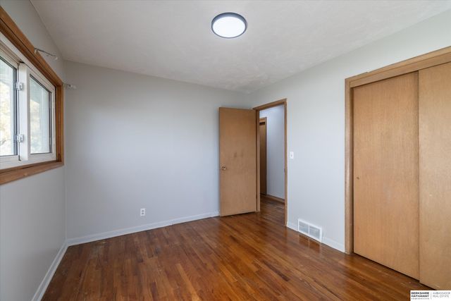 101 Crestridge Drive, Bellevue, NE 68005