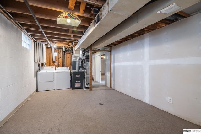 101 Crestridge Drive, Bellevue, NE 68005