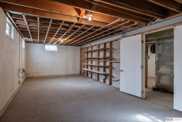 101 Crestridge Drive, Bellevue, NE 68005