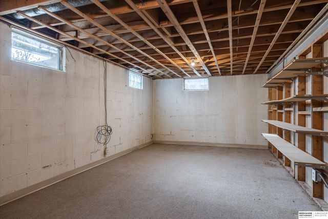 101 Crestridge Drive, Bellevue, NE 68005