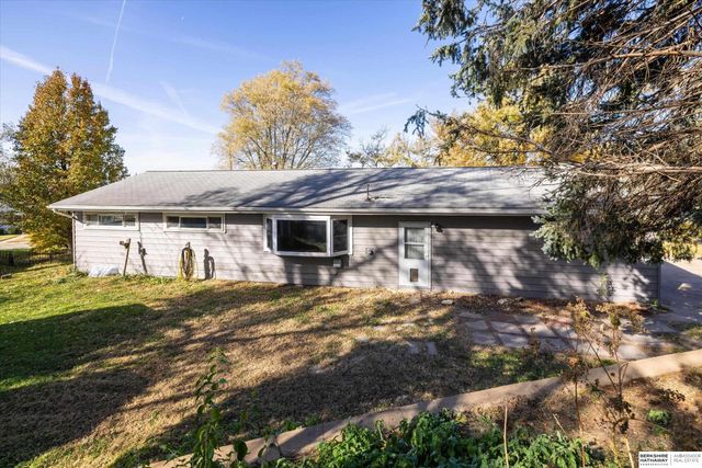 101 Crestridge Drive, Bellevue, NE 68005