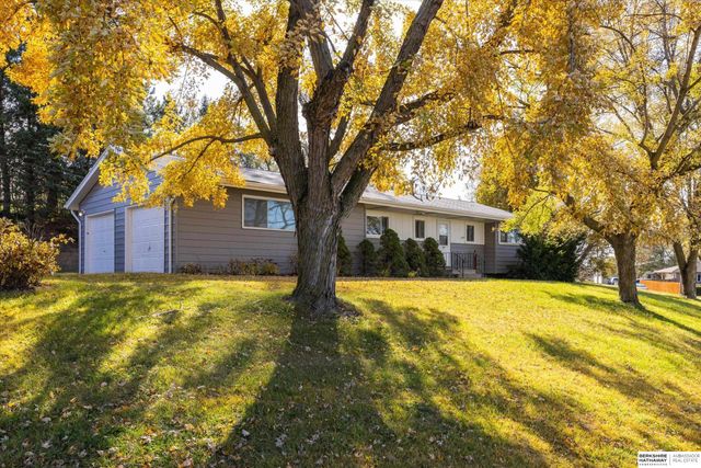 101 Crestridge Drive, Bellevue, NE 68005