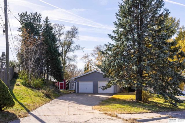 101 Crestridge Drive, Bellevue, NE 68005