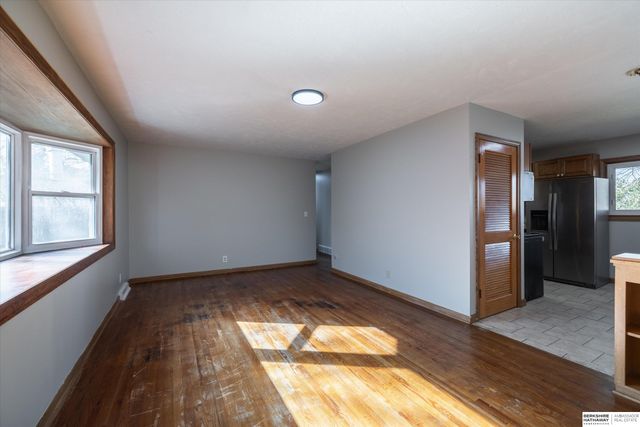 101 Crestridge Drive, Bellevue, NE 68005