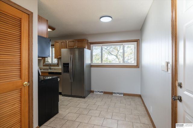 101 Crestridge Drive, Bellevue, NE 68005