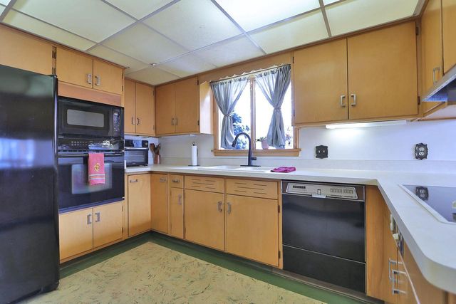 7810 5th AVENUE, Kenosha, WI 53143