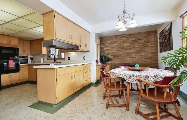 7810 5th AVENUE, Kenosha, WI 53143