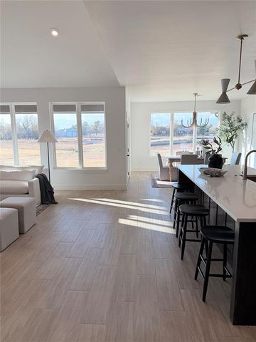 6881 Lake View Court, Cashion, OK 73016