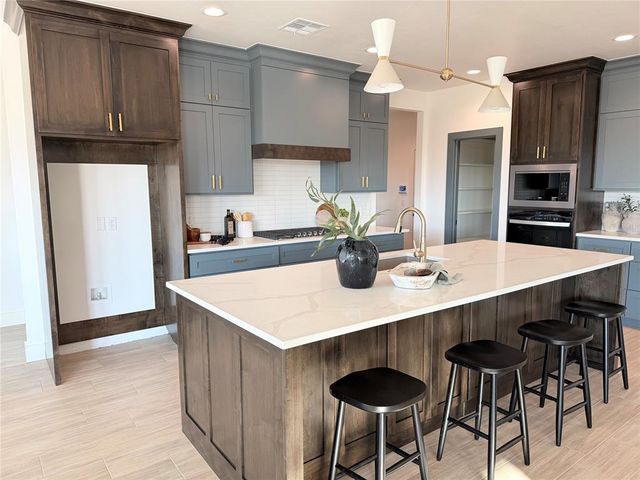 6881 Lake View Court, Cashion, OK 73016