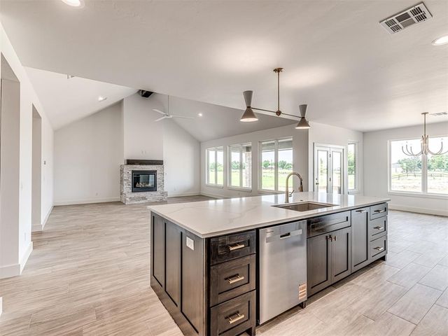 6881 Lake View Court, Cashion, OK 73016