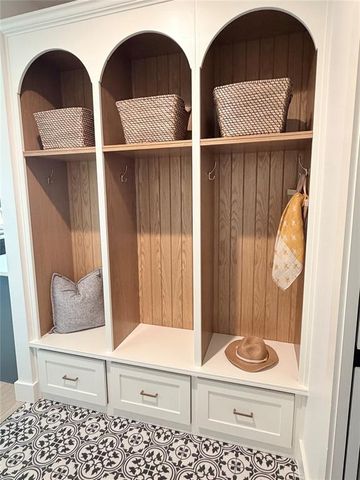 6881 Lake View Court, Cashion, OK 73016