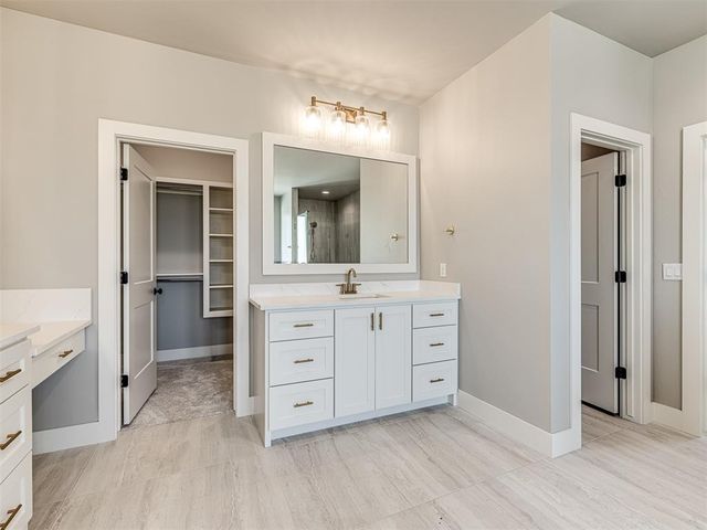 6881 Lake View Court, Cashion, OK 73016