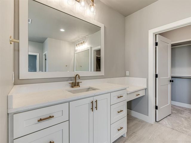 6881 Lake View Court, Cashion, OK 73016