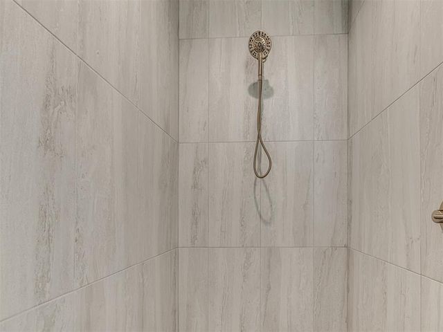 6881 Lake View Court, Cashion, OK 73016