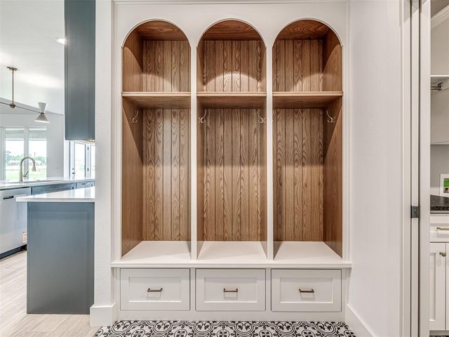 6881 Lake View Court, Cashion, OK 73016