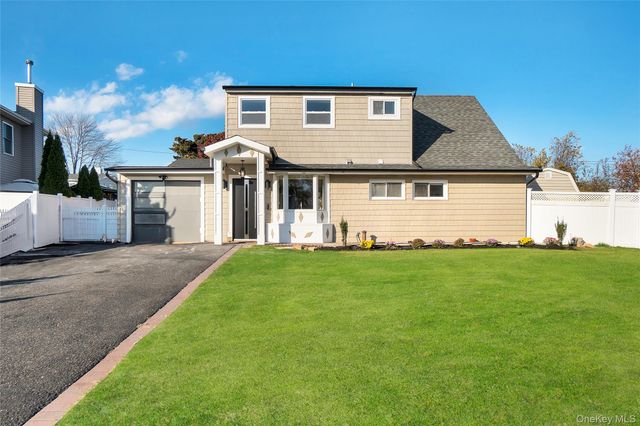 9 Autumn Lane, Hicksville, NY 11801