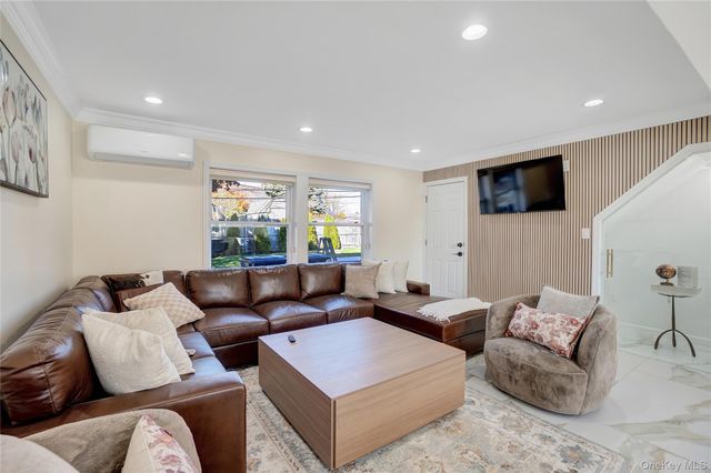 9 Autumn Lane, Hicksville, NY 11801