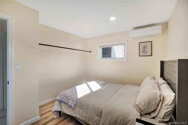 9 Autumn Lane, Hicksville, NY 11801