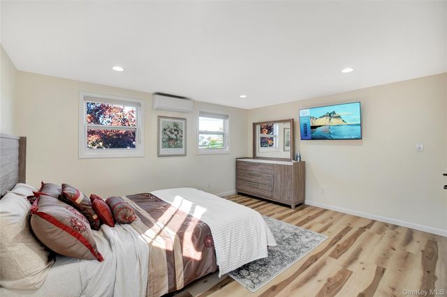 9 Autumn Lane, Hicksville, NY 11801