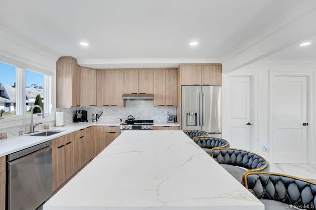 9 Autumn Lane, Hicksville, NY 11801