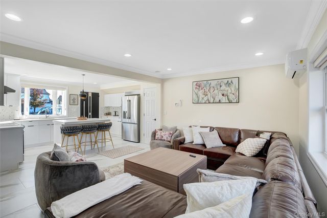 9 Autumn Lane, Hicksville, NY 11801