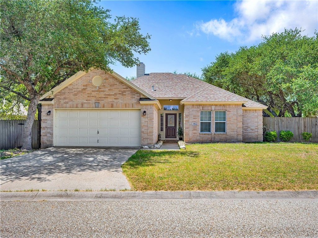 101 Plantation Dr, Rockport, TX 78382 — exterior