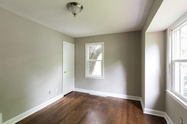 10 E Pocahontas Lane, Kansas City, MO 64114