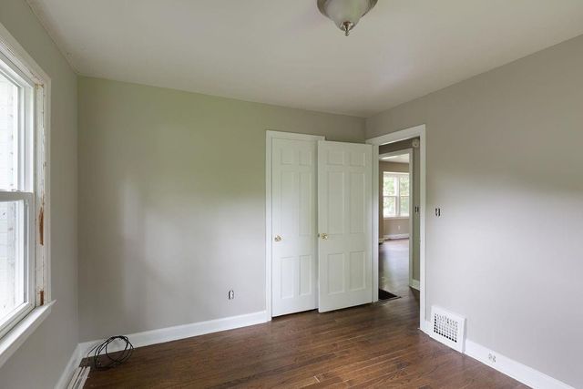 10 E Pocahontas Lane, Kansas City, MO 64114