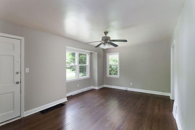 10 E Pocahontas Lane, Kansas City, MO 64114