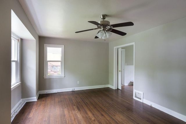 10 E Pocahontas Lane, Kansas City, MO 64114