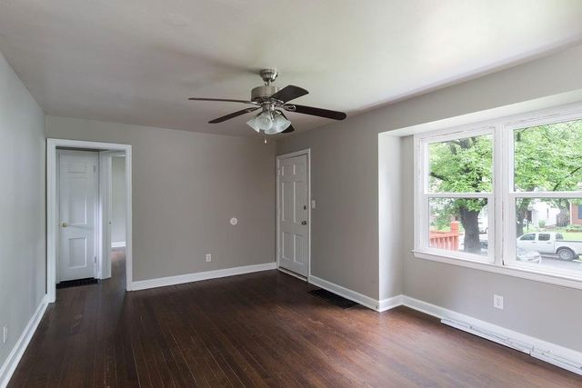 10 E Pocahontas Lane, Kansas City, MO 64114