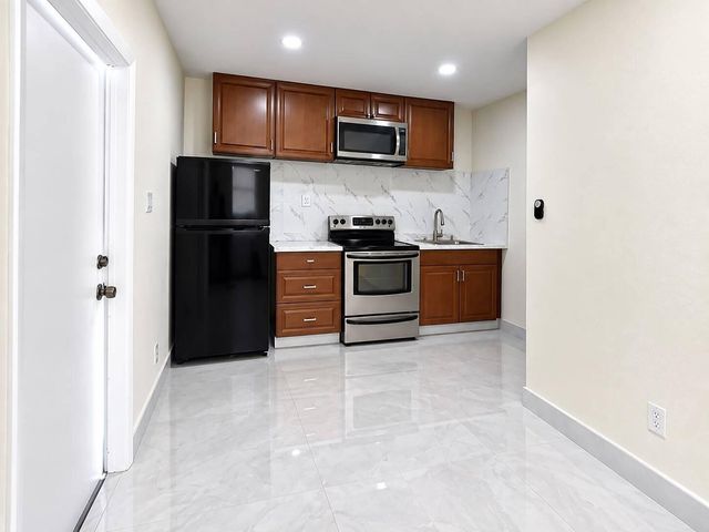 930 NE 52nd Court, Deerfield Beach, FL 33064