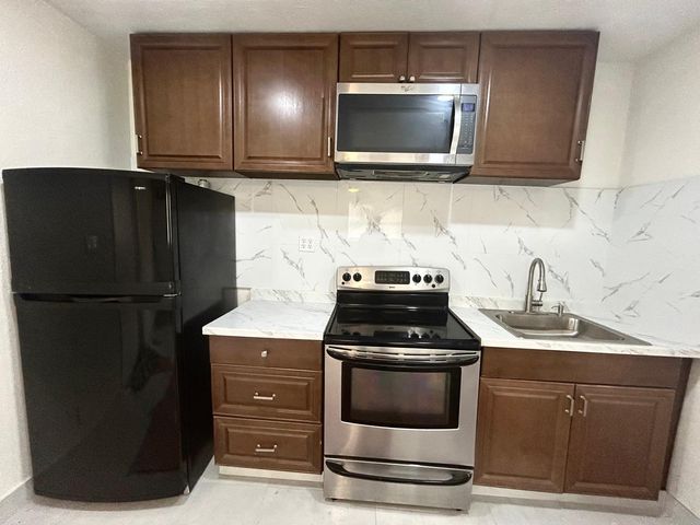 930 NE 52nd Court, Deerfield Beach, FL 33064