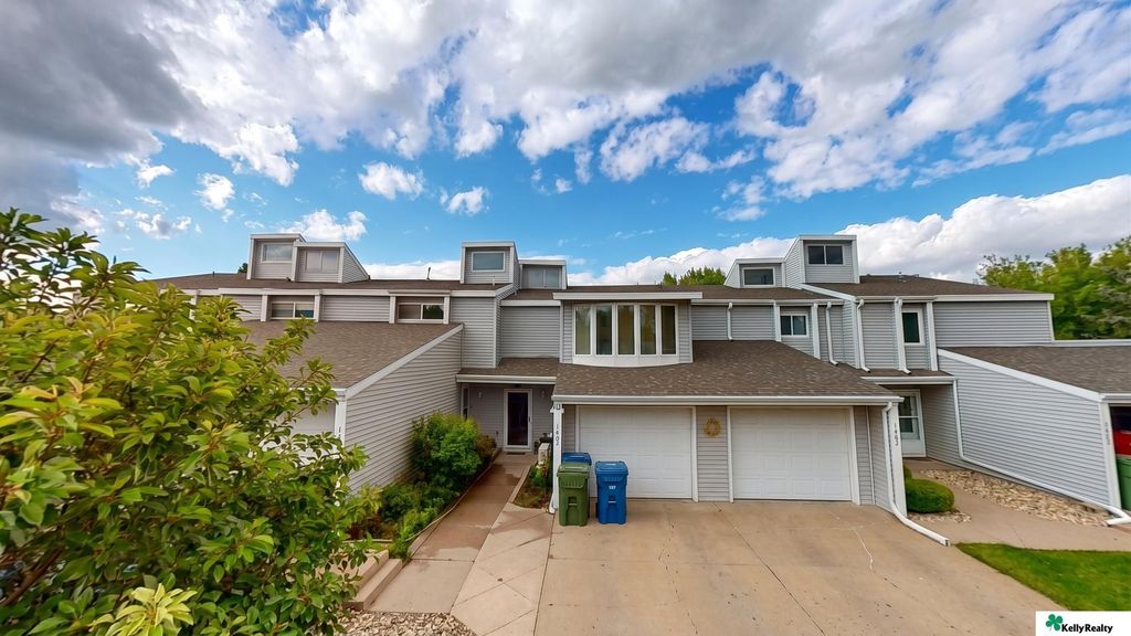 1407 W 40th Street, Kearney, NE 68845