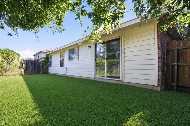 2752 Maegen Circle, Fort Worth, TX 76112